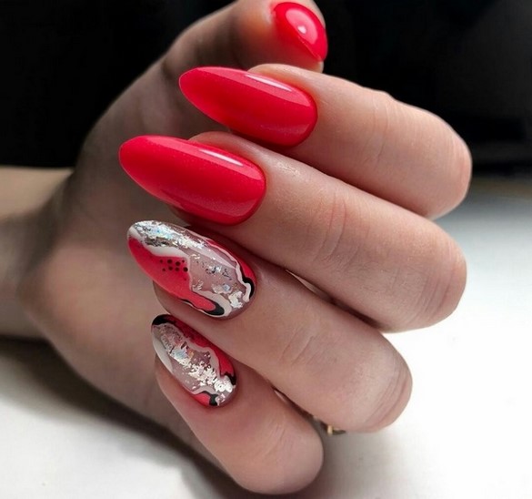 Conception d'ongles pointus: ongles pointus à la mode - idées de photos dans différentes techniques