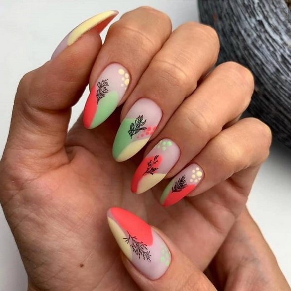 Conception d'ongles pointus: ongles pointus à la mode - idées de photos dans différentes techniques