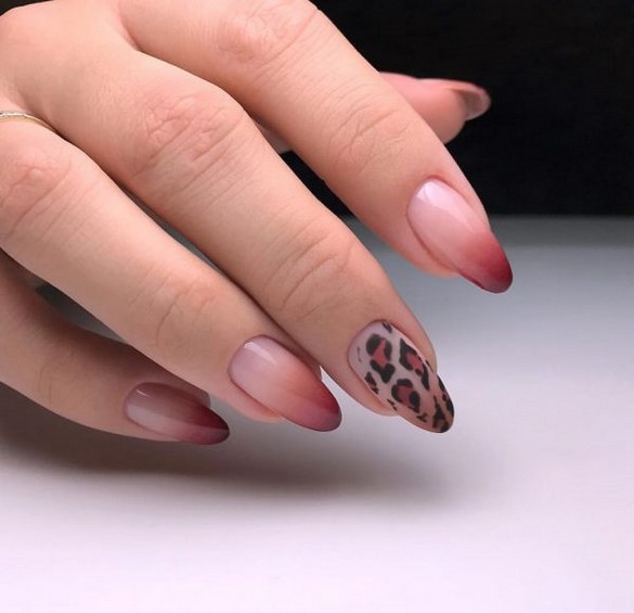 Conception d'ongles pointus: ongles pointus à la mode - idées de photos dans différentes techniques