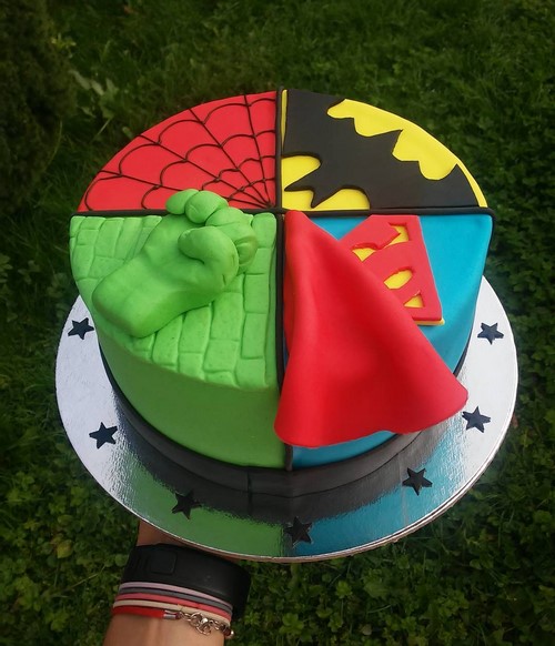 Beaux gâteaux d'anniversaire. De superbes photos d'idées de décoration de gâteaux