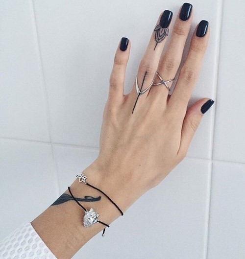 Croquis de tatouage pour les filles: photos, conception de tatouage, idées de dessin