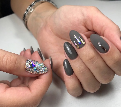 Madingas pilkas manikiūras - naujos nuotraukos, pilkos spalvos nagų dizainas