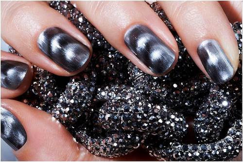 Madingas pilkas manikiūras - naujos nuotraukos, pilkos spalvos nagų dizainas