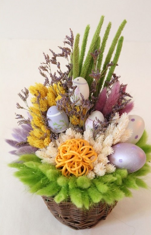 Beaux bouquets de fleurs printanières et arrangements floraux printaniers