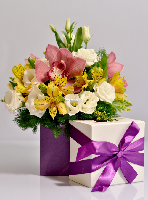 Beaux bouquets de fleurs printanières et arrangements floraux printaniers