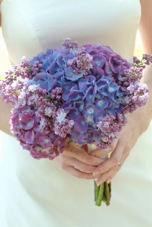 Beaux bouquets de fleurs printanières et arrangements floraux printaniers