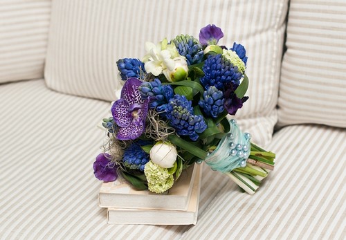 Beaux bouquets de fleurs printanières et arrangements floraux printaniers