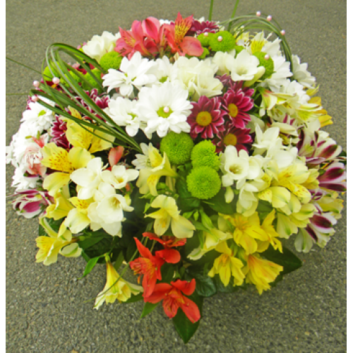 Beaux bouquets de fleurs printanières et arrangements floraux printaniers