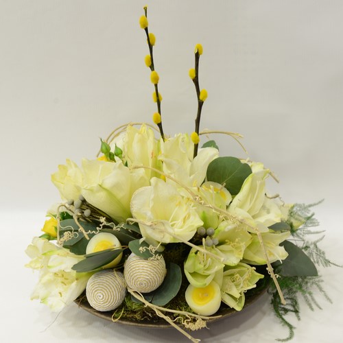 Beaux bouquets de fleurs printanières et arrangements floraux printaniers