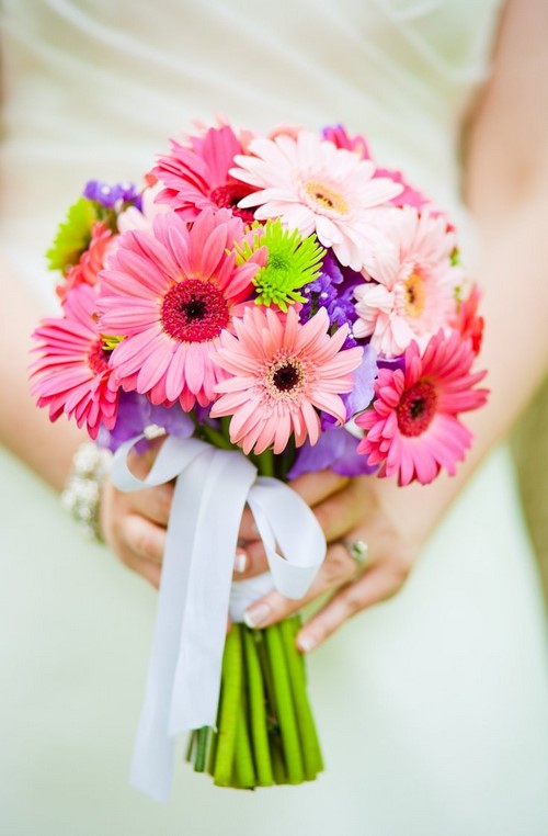 Beaux bouquets de fleurs printanières et arrangements floraux printaniers