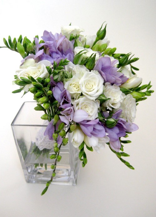 Beaux bouquets de fleurs printanières et arrangements floraux printaniers