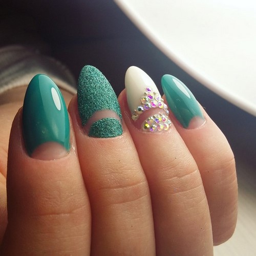 Manucure de lune à la mode. Photo, design, les meilleures nouvelles