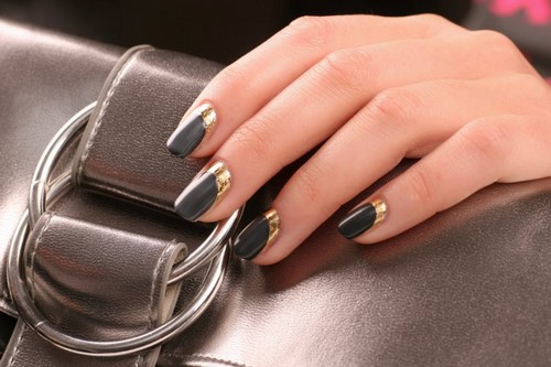 Manucure de lune à la mode. Photo, design, les meilleures nouvelles