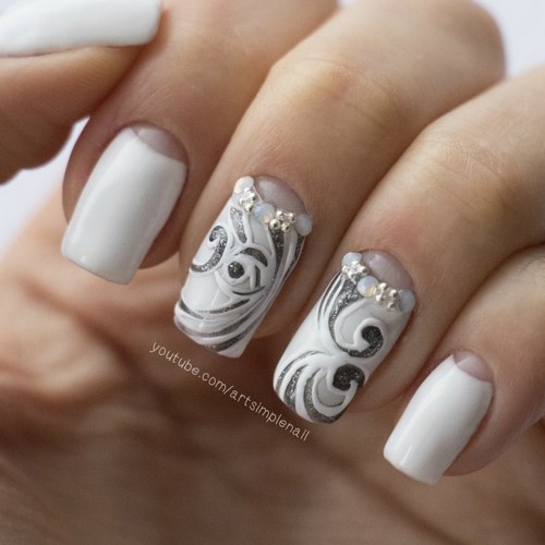 Manucure de lune à la mode. Photo, design, les meilleures nouvelles