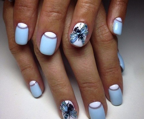 Manucure de lune à la mode. Photo, design, les meilleures nouvelles