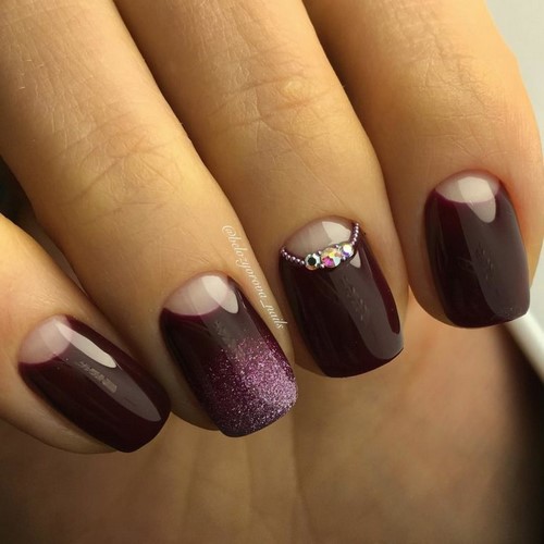 Manucure de lune à la mode. Photo, design, les meilleures nouvelles