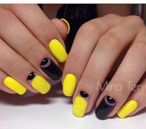 Manucure de lune à la mode. Photo, design, les meilleures nouvelles