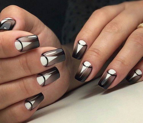 Manucure de lune à la mode. Photo, design, les meilleures nouvelles