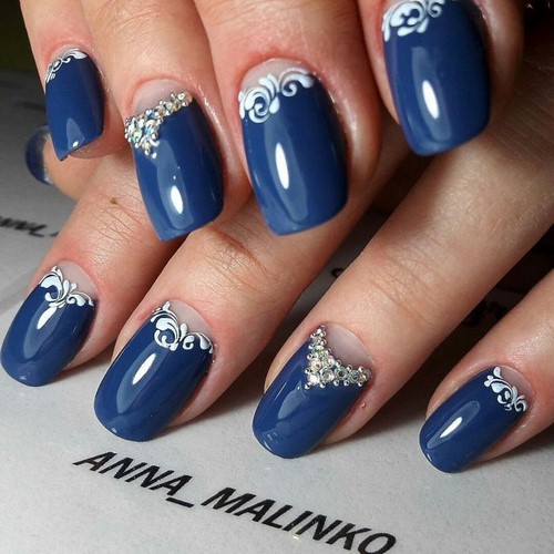 Manucure de lune à la mode. Photo, design, les meilleures nouvelles