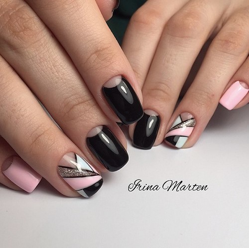 Manucure de lune à la mode. Photo, design, les meilleures nouvelles