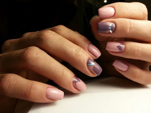 Manucure de lune à la mode. Photo, design, les meilleures nouvelles