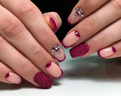 Manucure de lune à la mode. Photo, design, les meilleures nouvelles