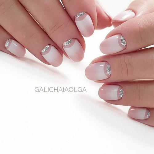 Manucure de lune à la mode. Photo, design, les meilleures nouvelles