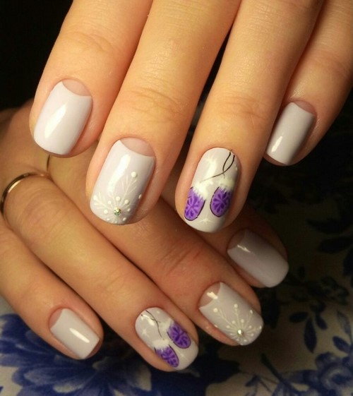 Manucure de lune à la mode. Photo, design, les meilleures nouvelles