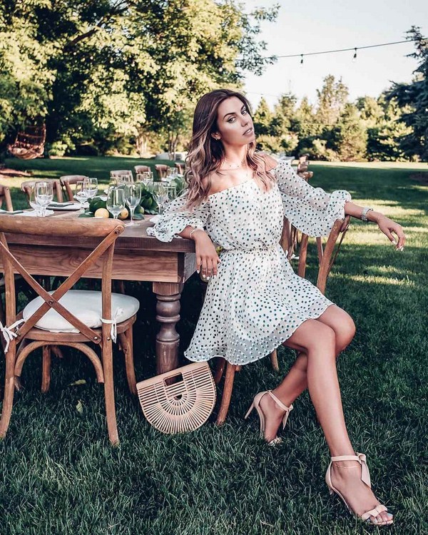 Rochii și sundress la modă: arcuri frumoase pentru vară