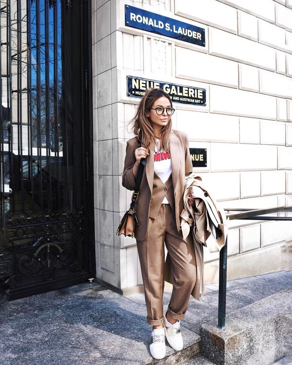 Costume de vară la modă: peste 50 de fotografii cu idei cu costume de vară