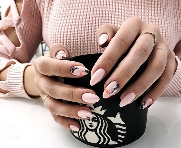 Nouveautés de manucure avec dessins: de magnifiques photos de l'idée du nail art avec une photo