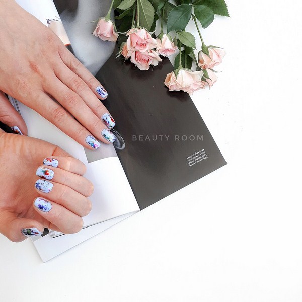 Nouveautés de manucure avec dessins: de magnifiques photos de l'idée du nail art avec une photo