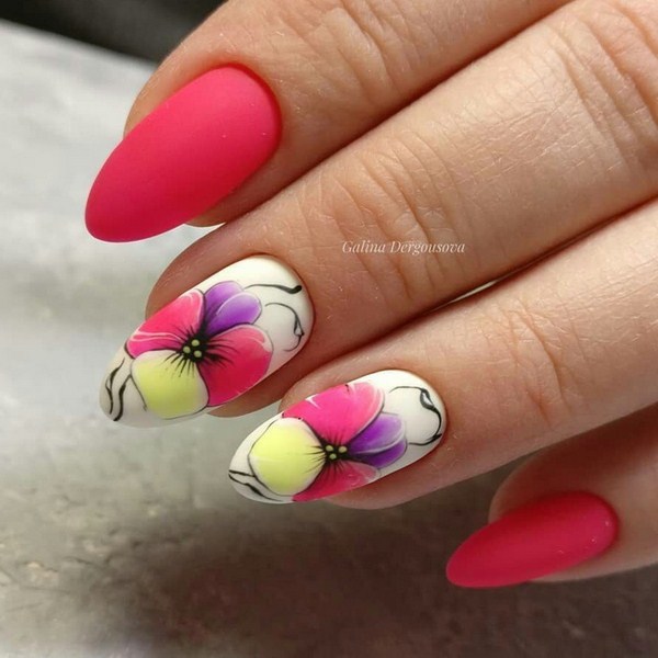 Nouveautés de manucure avec dessins: de magnifiques photos de l'idée du nail art avec une photo