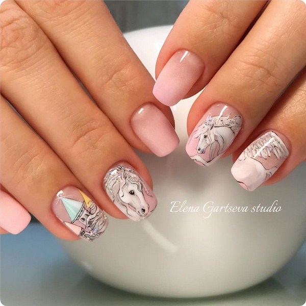 Nouveautés de manucure avec dessins: de magnifiques photos de l'idée du nail art avec une photo