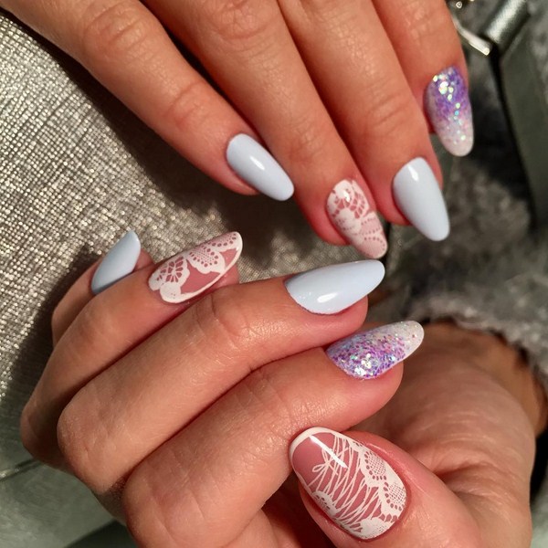 Nouveautés de manucure avec dessins: de magnifiques photos de l'idée du nail art avec une photo