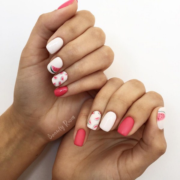 Nouveautés de manucure avec dessins: de magnifiques photos de l'idée du nail art avec une photo