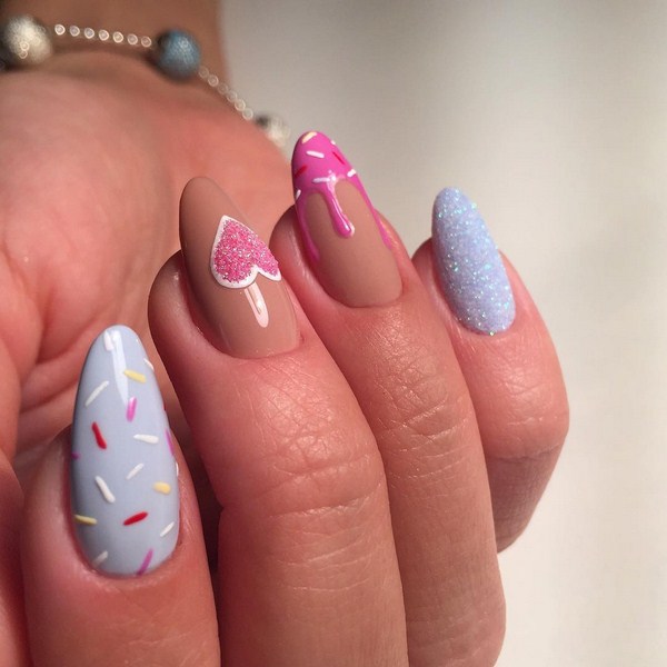 Nouveautés de manucure avec dessins: de magnifiques photos de l'idée du nail art avec une photo