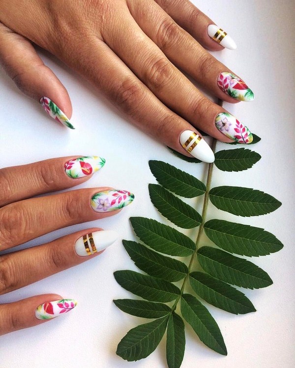 Nouveautés de manucure avec dessins: de magnifiques photos de l'idée du nail art avec une photo