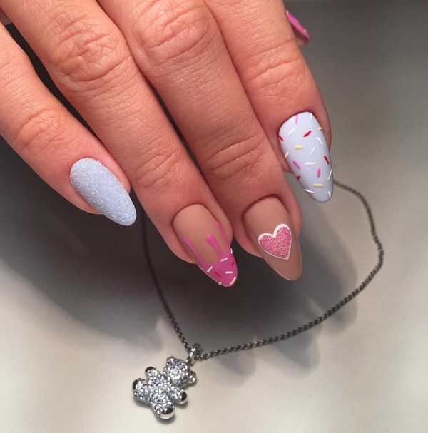 Nouveautés de manucure avec dessins: de magnifiques photos de l'idée du nail art avec une photo