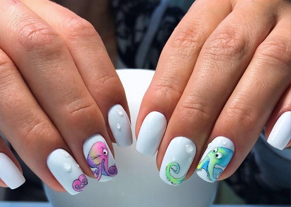 Nouveautés de manucure avec dessins: de magnifiques photos de l'idée du nail art avec une photo