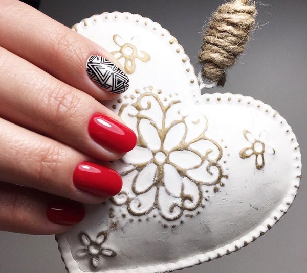 Adorable manucure en rouge: nouveau