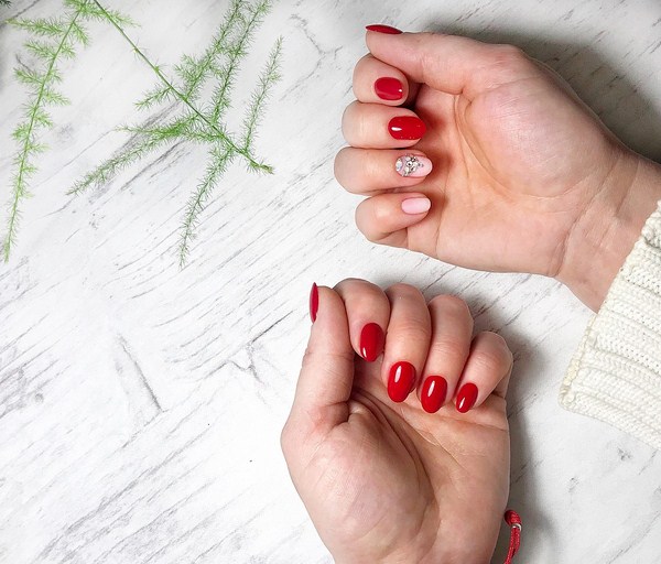 Adorable manucure en rouge: nouveau