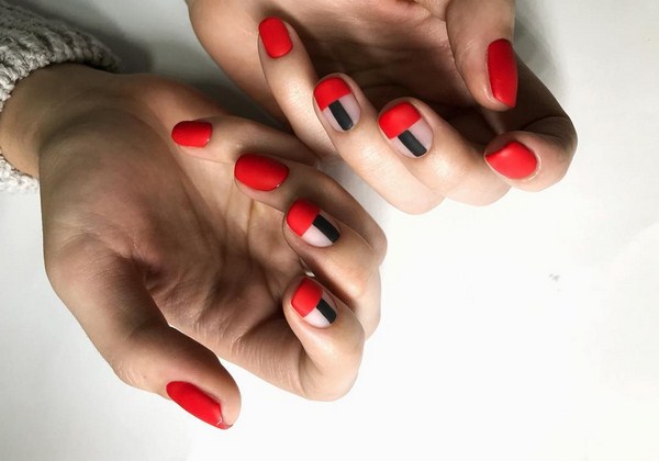 Adorable manucure en rouge: nouveau