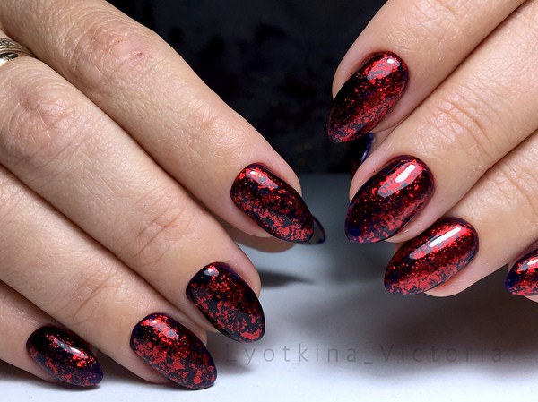 Adorable manucure en rouge: nouveau