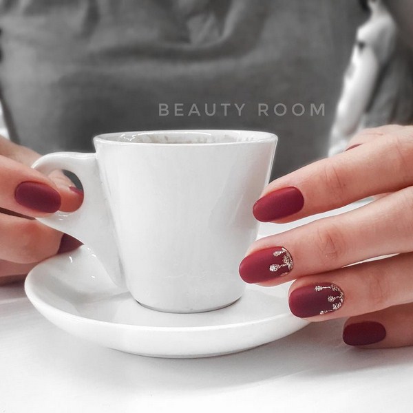 Adorable manucure en rouge: nouveau