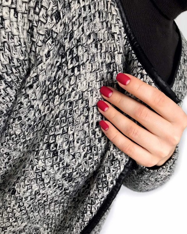 Adorable manucure en rouge: nouveau