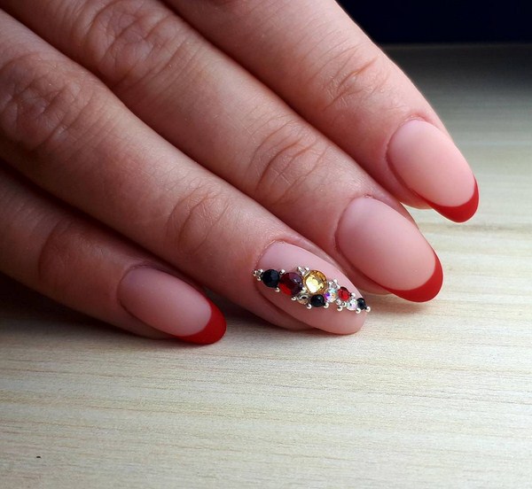 Adorable manucure en rouge: nouveau