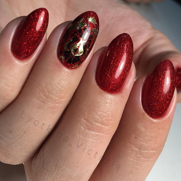 Adorable manucure en rouge: nouveau