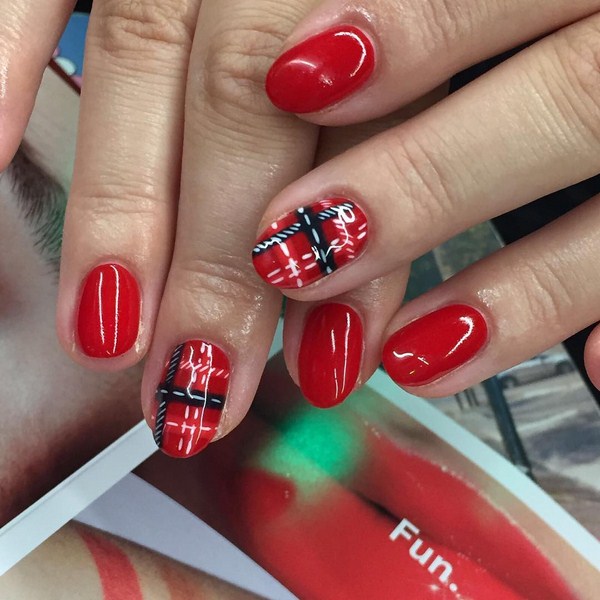 Adorable manucure en rouge: nouveau