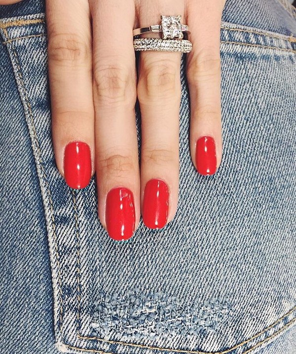 Adorable manucure en rouge: nouveau